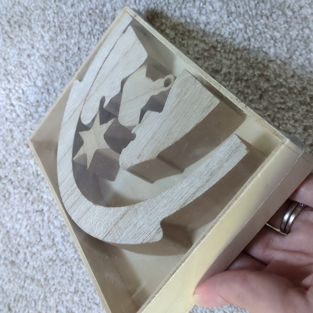 NWT Wooden Nativity Set - Picture 3 of 3